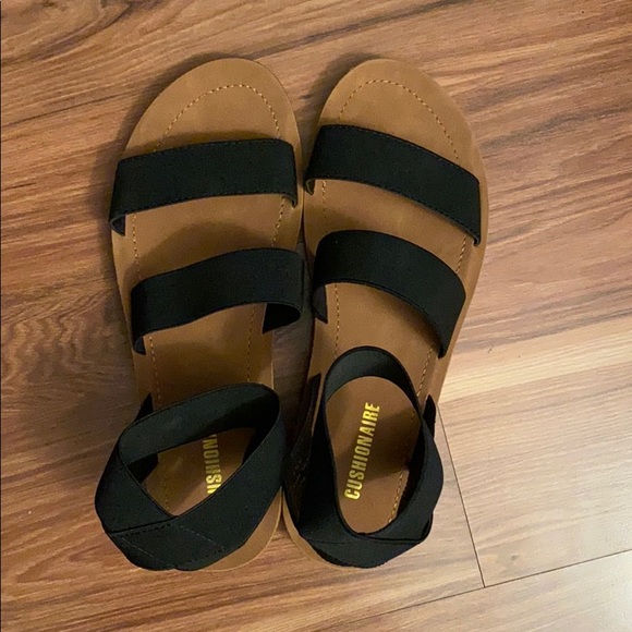 Women’s size 8 sandals - Picture 2 of 4